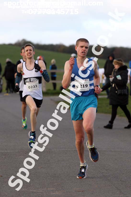 Senior mens and womens Heaton Harriers Memorial 10k Road Race, Newcastle. Photo:  David T. Hewitson/Sports for All Pics